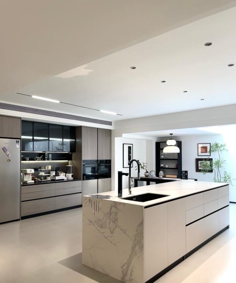 Crafting Modern Kitchen with Style and Sustainability